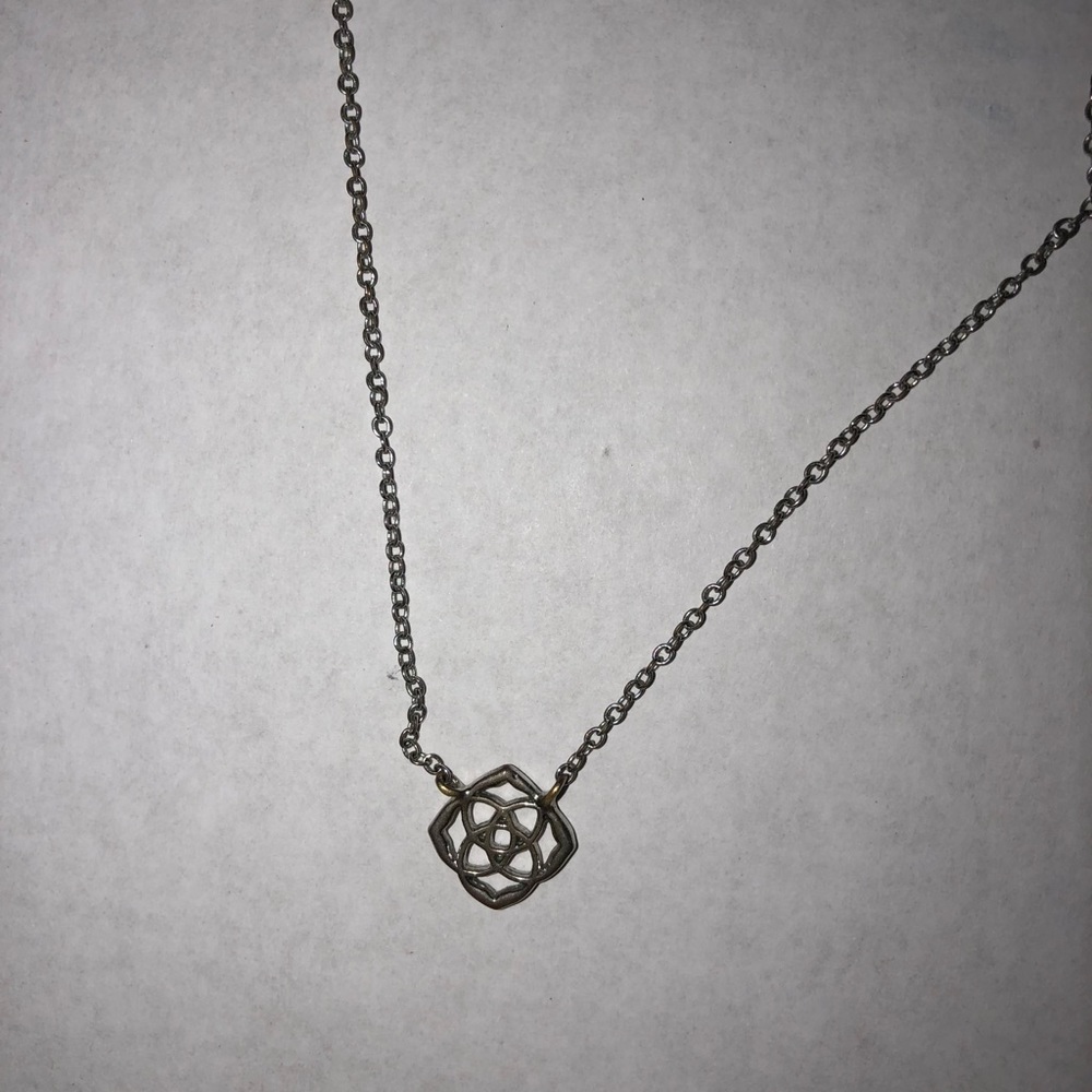 Kendra Scott necklace